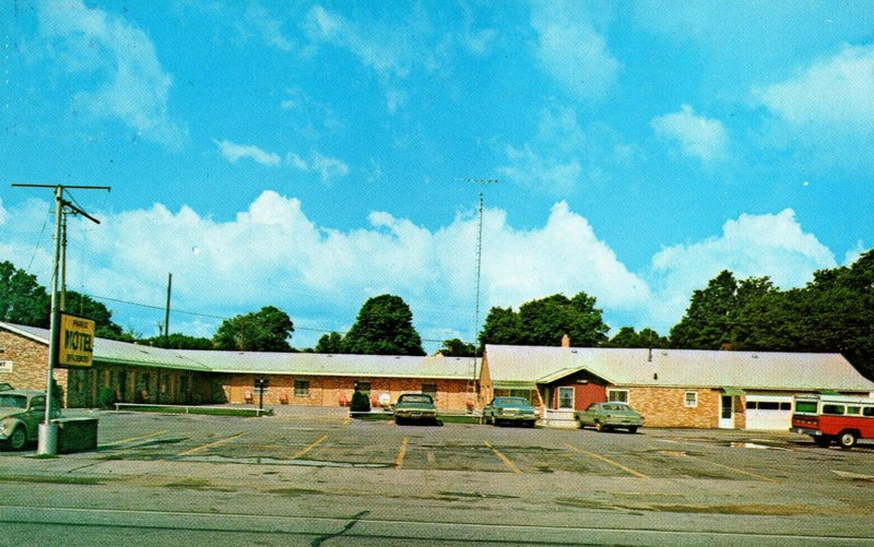 Paris Motel - Vintage Postcard